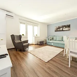 Apartment Res, Eger
