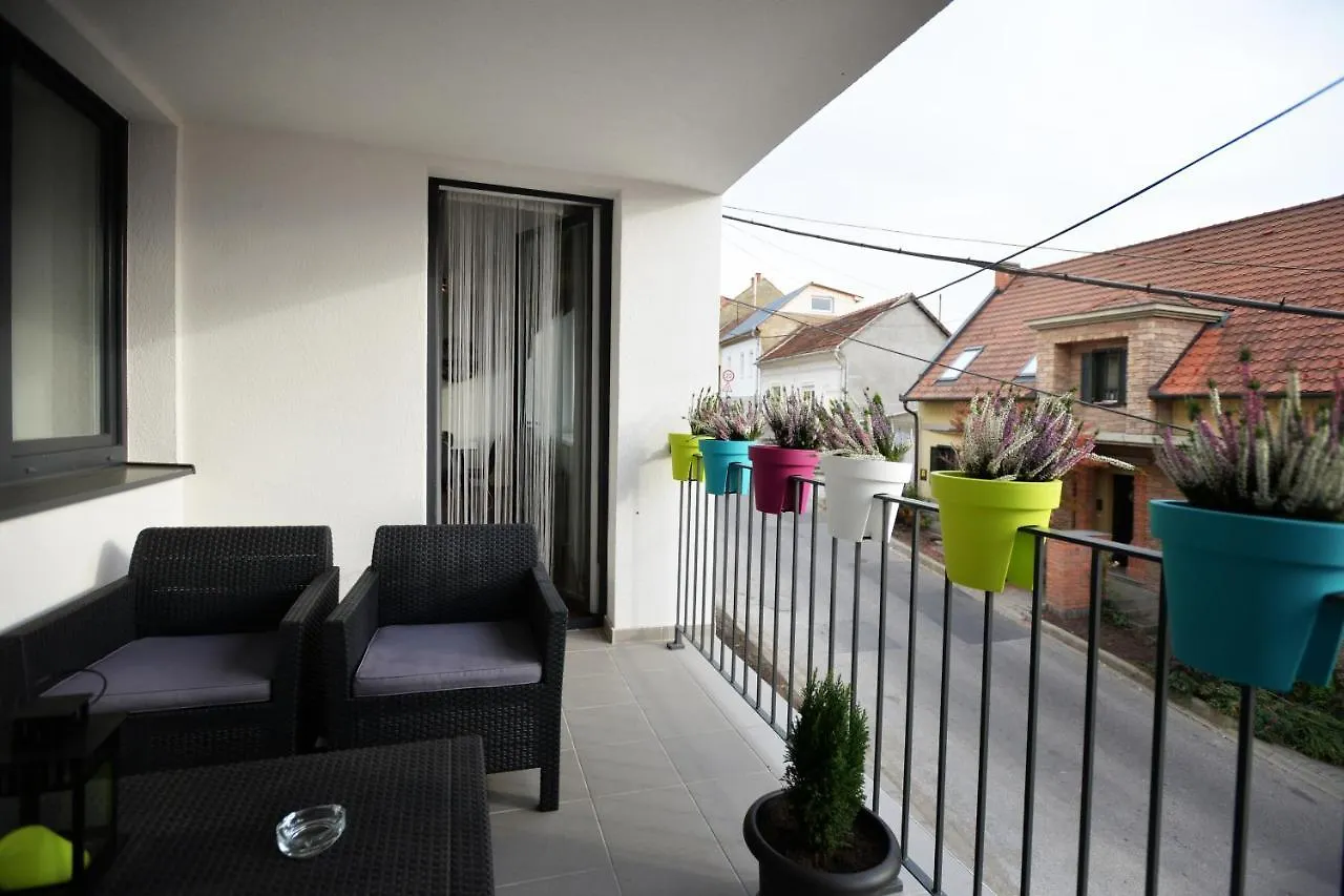 One Luxury Suites Eger
