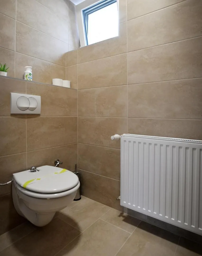 One Luxury Suites Eger 0*,